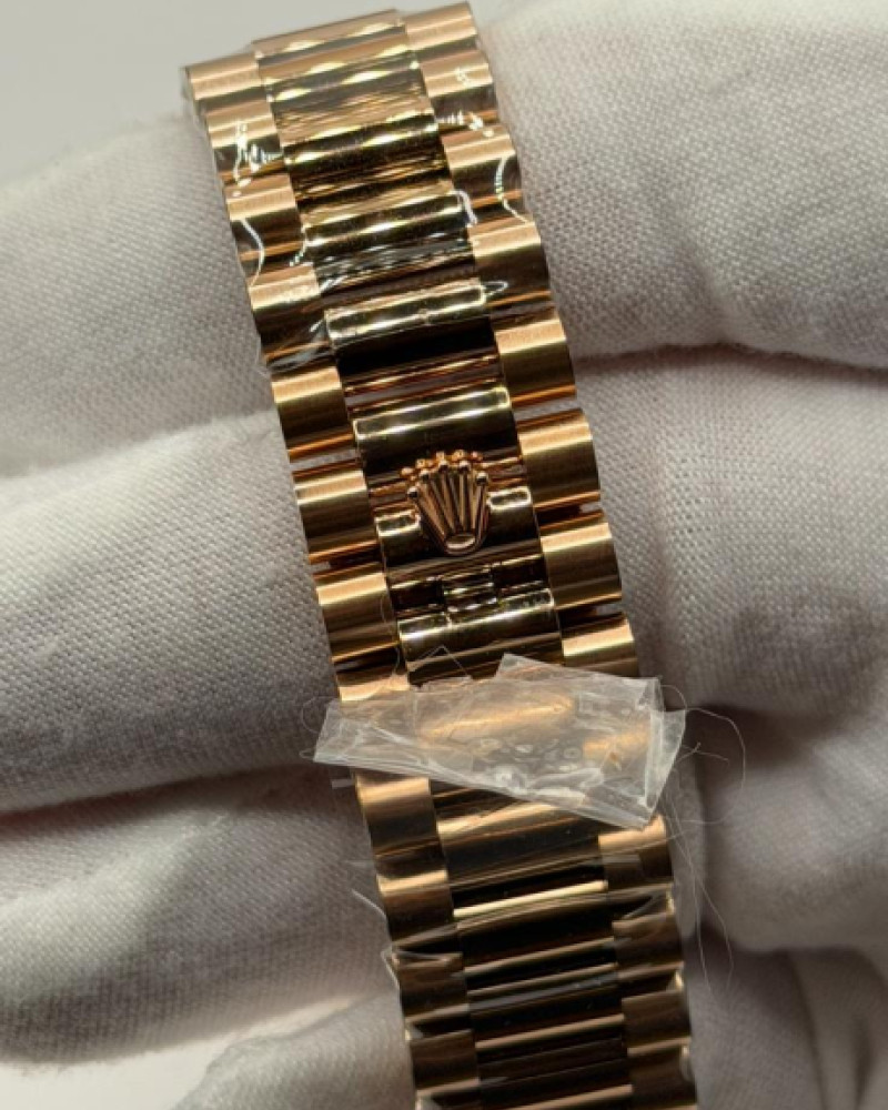Rolex Oyster Perpetual Day-Date White Dial Rose Gold President Bracelet