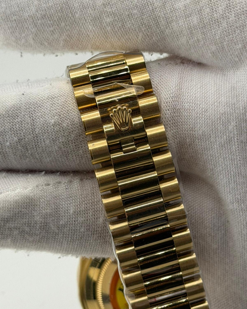 Rolex Day-Date 40 Green Ombre Dial On Yellow Gold President Bracelet
