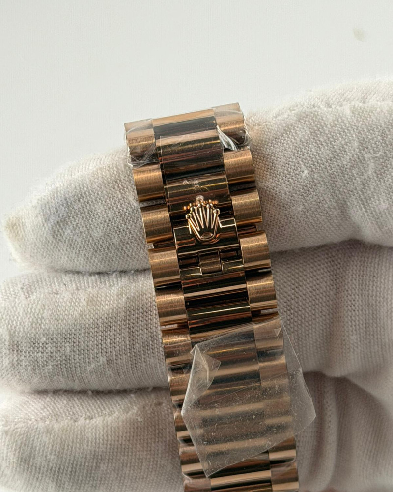 Rolex Day-Date 40 Mother Of Pearl Diamond Dial On Rose Gold President Bracelet