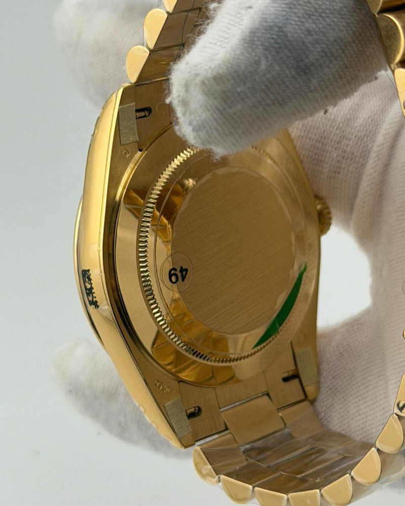 Rolex Day-Date 40 Olive Green Roman Dial On Yellow Gold President Bracelet