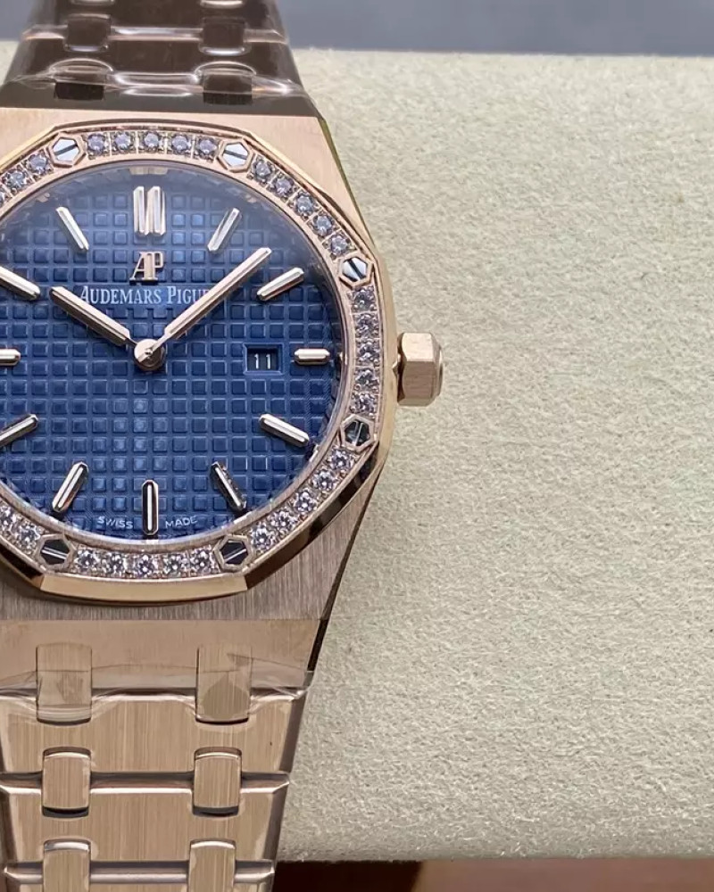AUDEMARS PIGUET Audemars Piguet Royal Oak Rose Gold Diamond Bezel Blue Dial On Rose Gold Bracelet